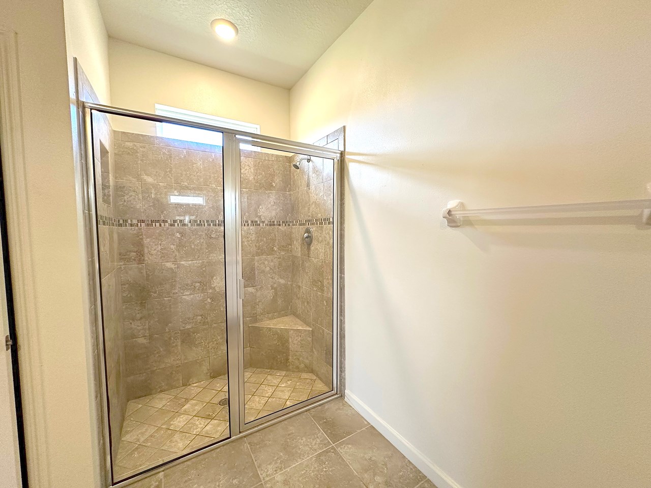 walk in shower with seat