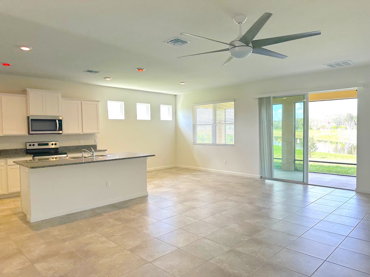 kitchen/dining area